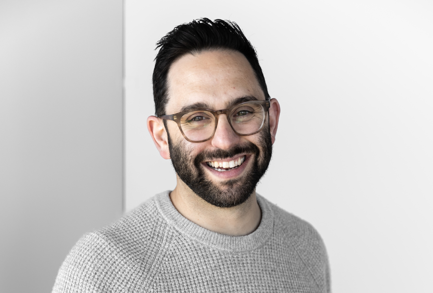 Aaron Leshtz – Profile